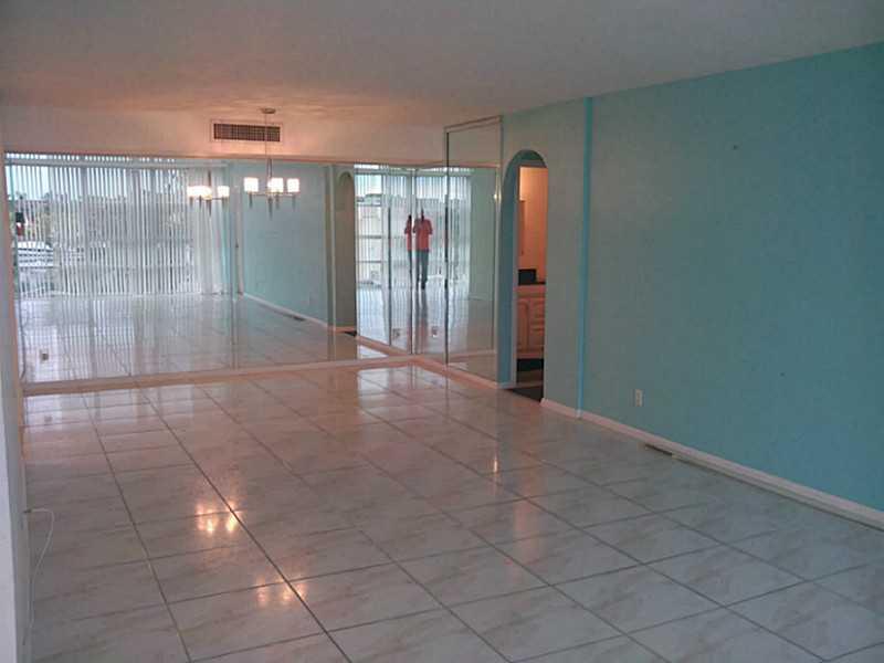 DE SOTO PARK CONDO - Residential Lease