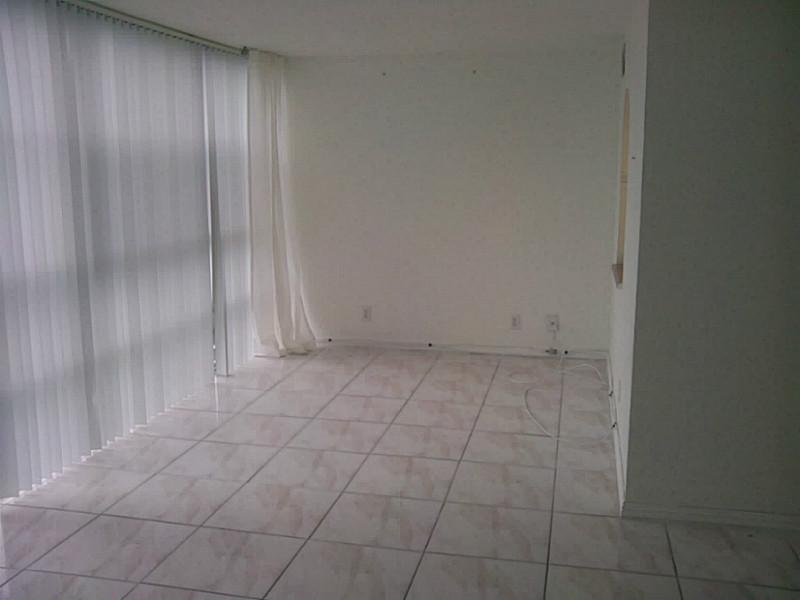 DE SOTO PARK CONDO - Residential Lease