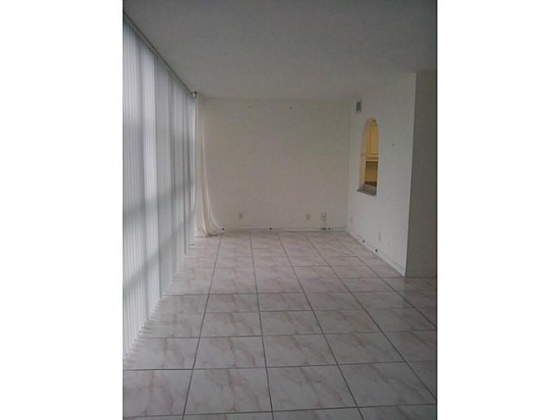 DE SOTO PARK CONDO - Residential Lease