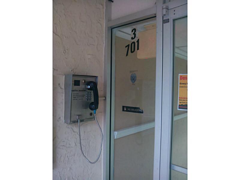 DE SOTO PARK CONDO - Residential Lease