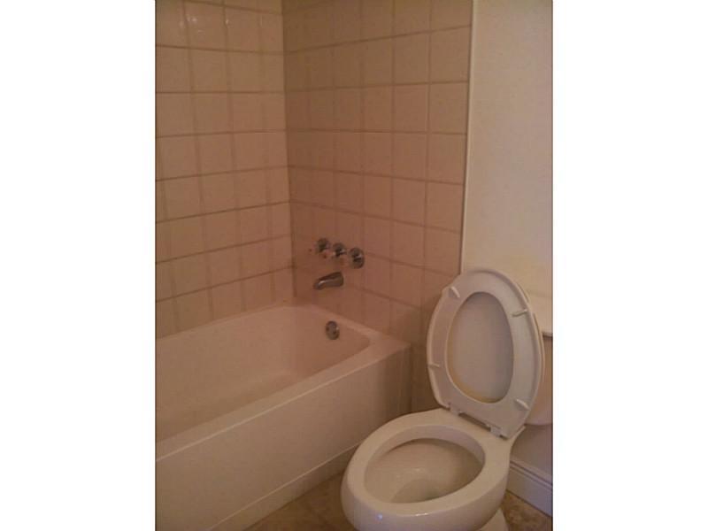 DE SOTO PARK CONDO - Residential Lease