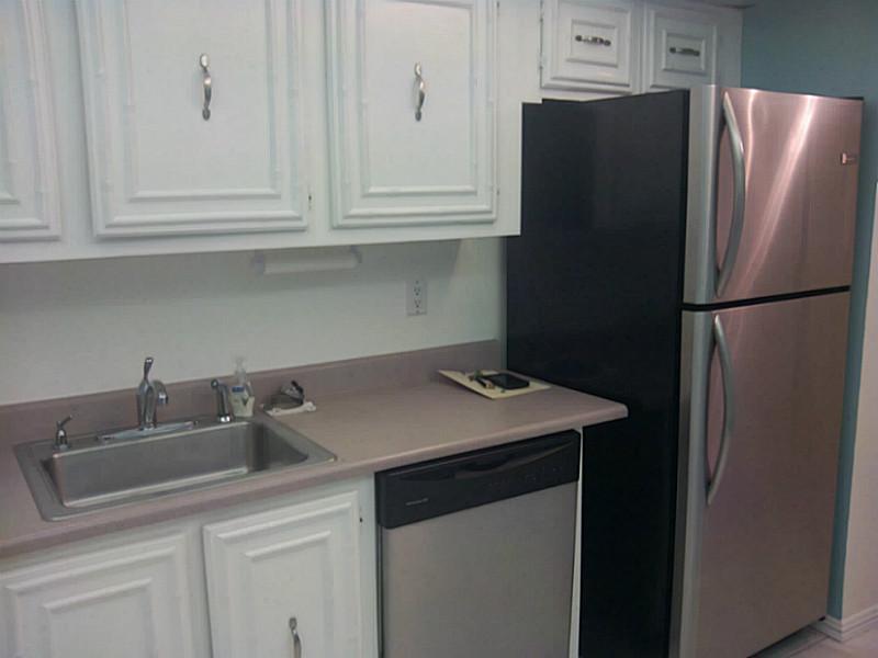 DE SOTO PARK CONDO - Residential Lease