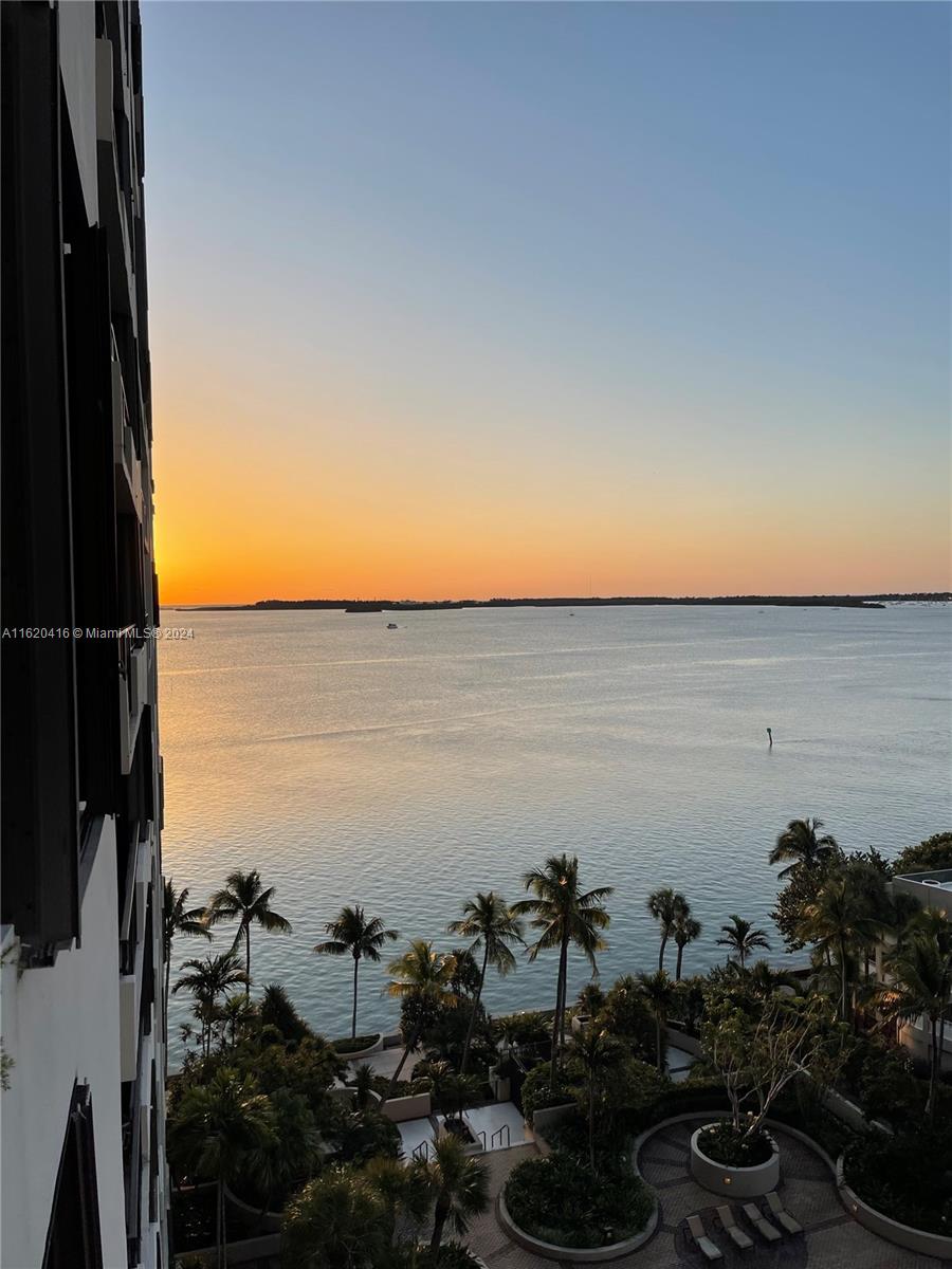 Beautiful Brickell Key unit, next to Financial center but quite and private, Family oriented Island with amazing views, 2 tennis courts, Billar room, cardio and weight gyms, 3 point security building, 2 Raquet ball courts.
Unit to be redone at your own taste. Bay view and City view, large pool and gardens, 6 grills inside the gardens and by the fountains.
Free valet parking for visitors, cover parking space assigned to unit.
Spacious apartment, great and practical floor plan.
Owner Agent
Text me for faster response.