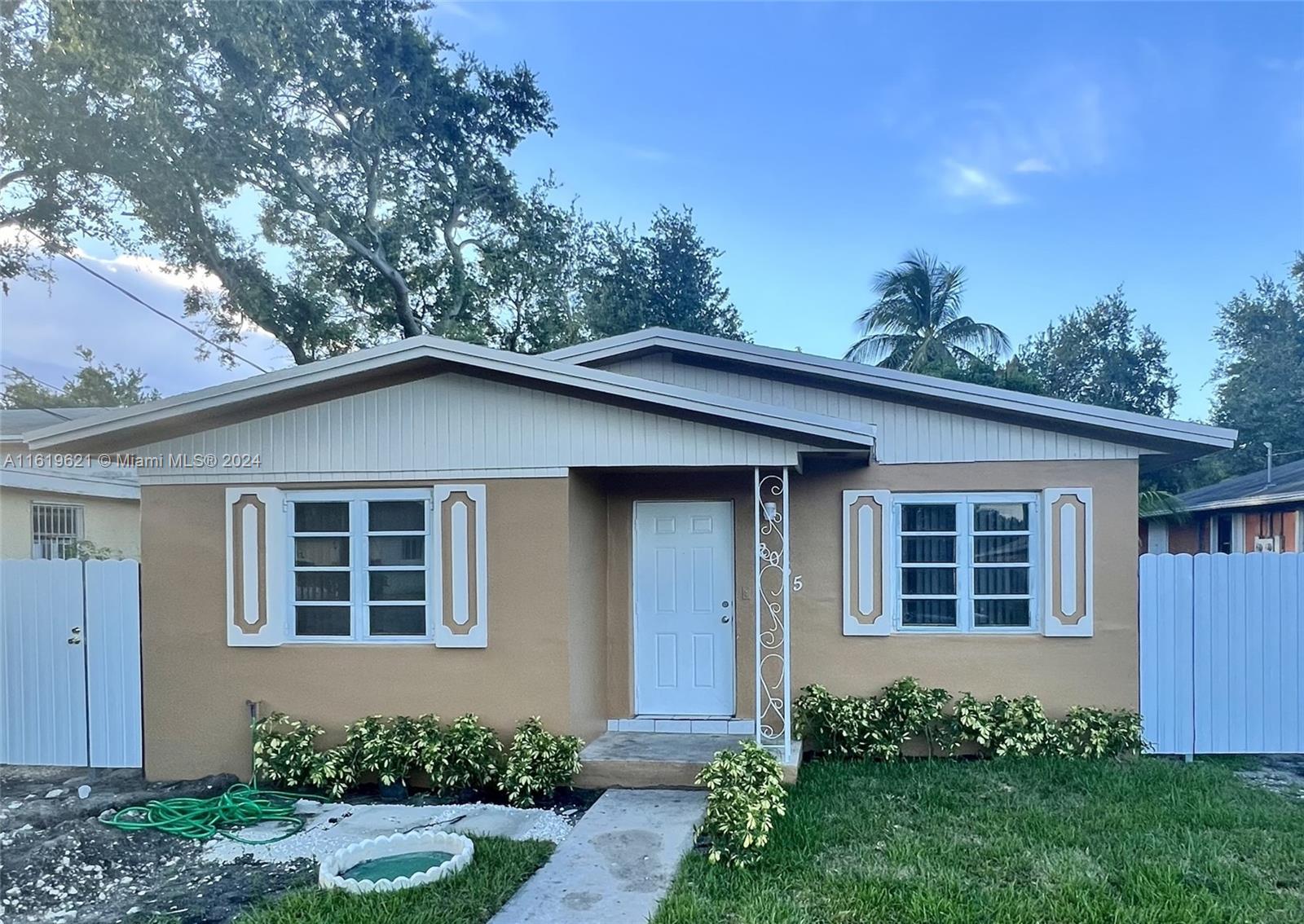 2055 Nw 99th Ter Ter, Miami, Broward County, Florida - 5 Bedrooms  
2 Bathrooms - 