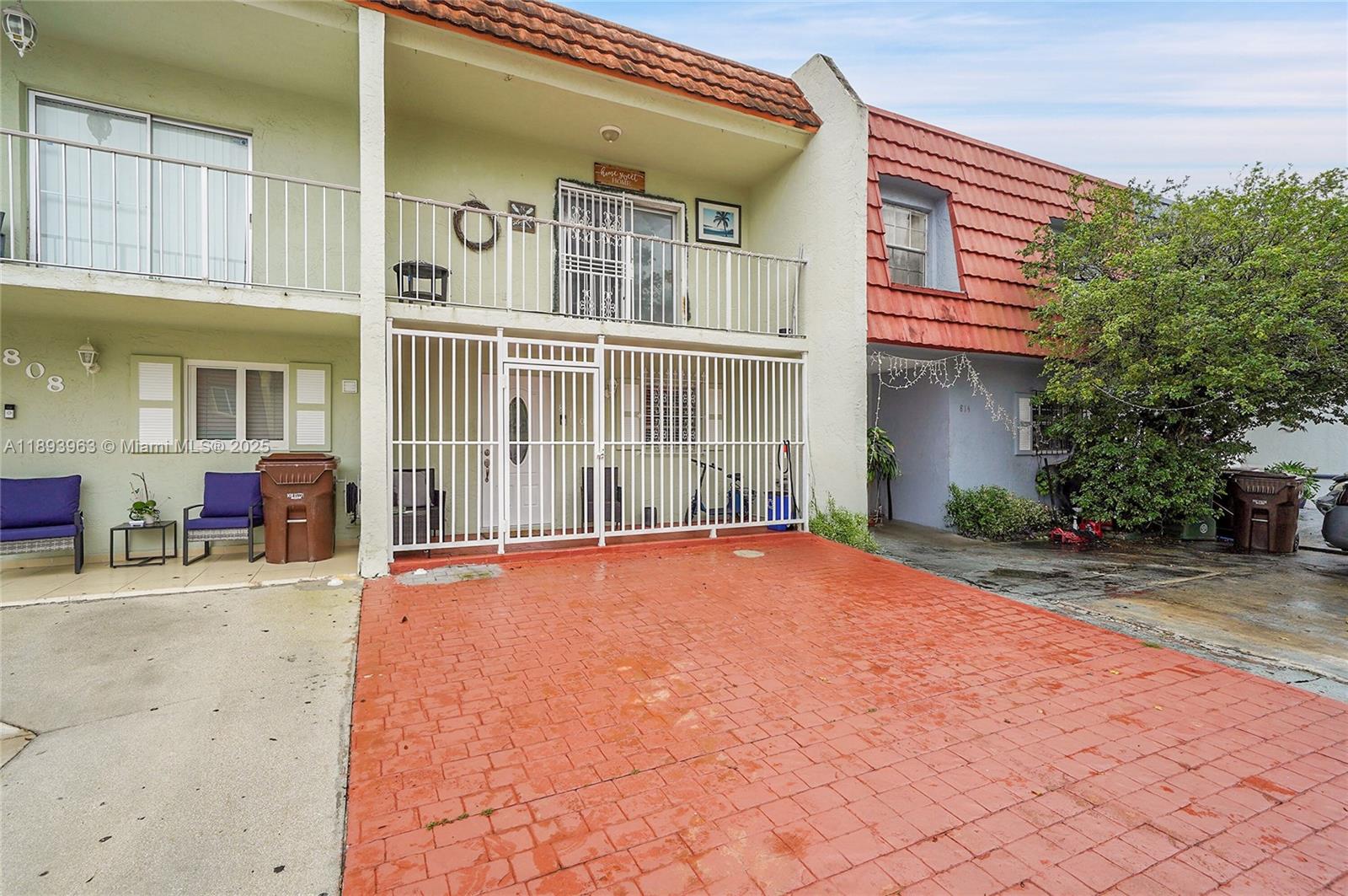 810 W 80th Pl