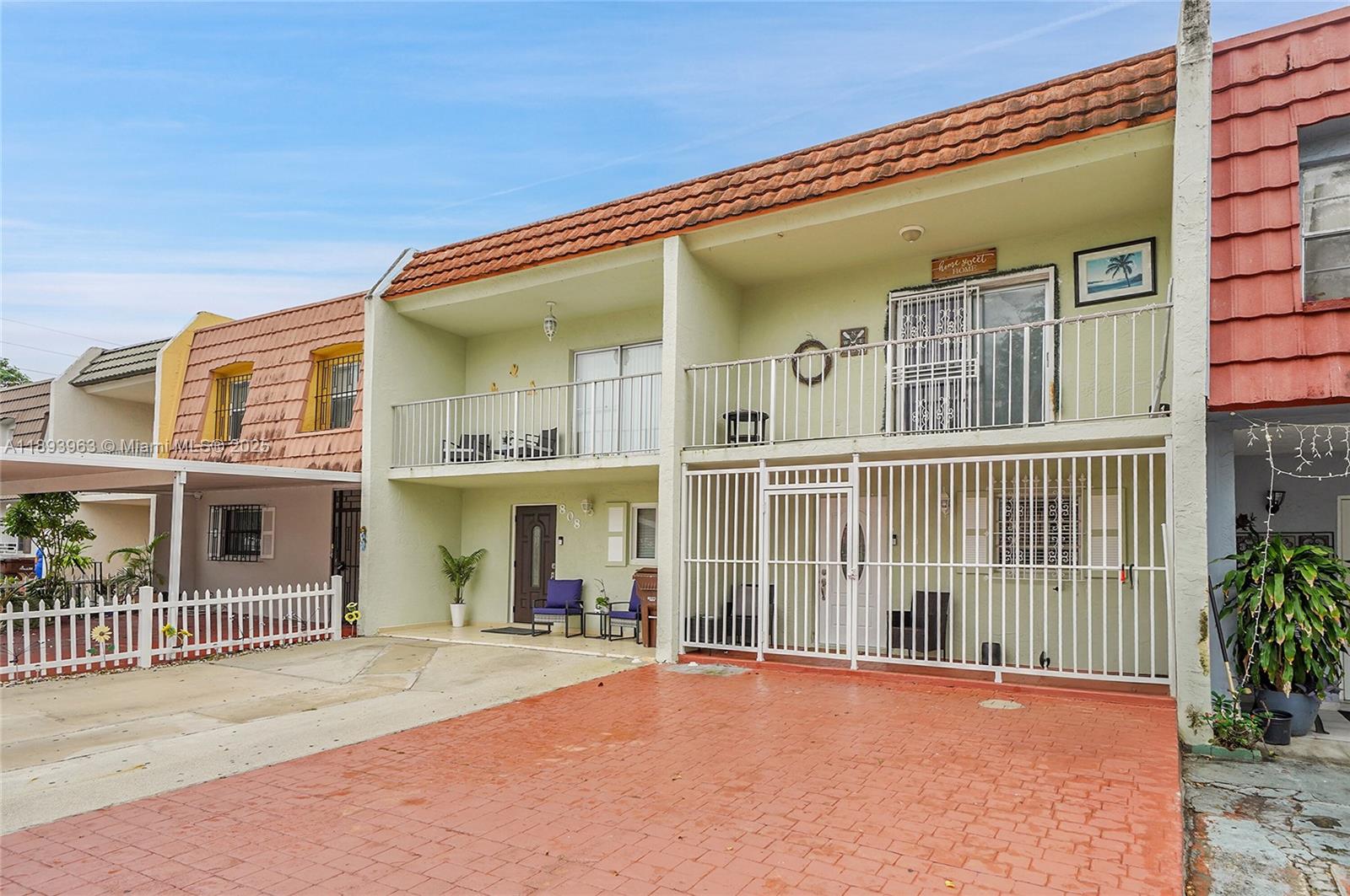 810 W 80th Pl