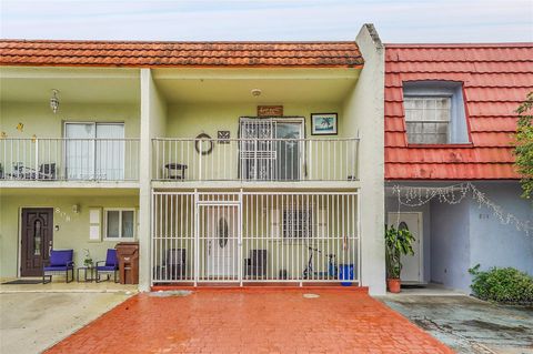 810 W 80th Pl Hialeah FL 33014