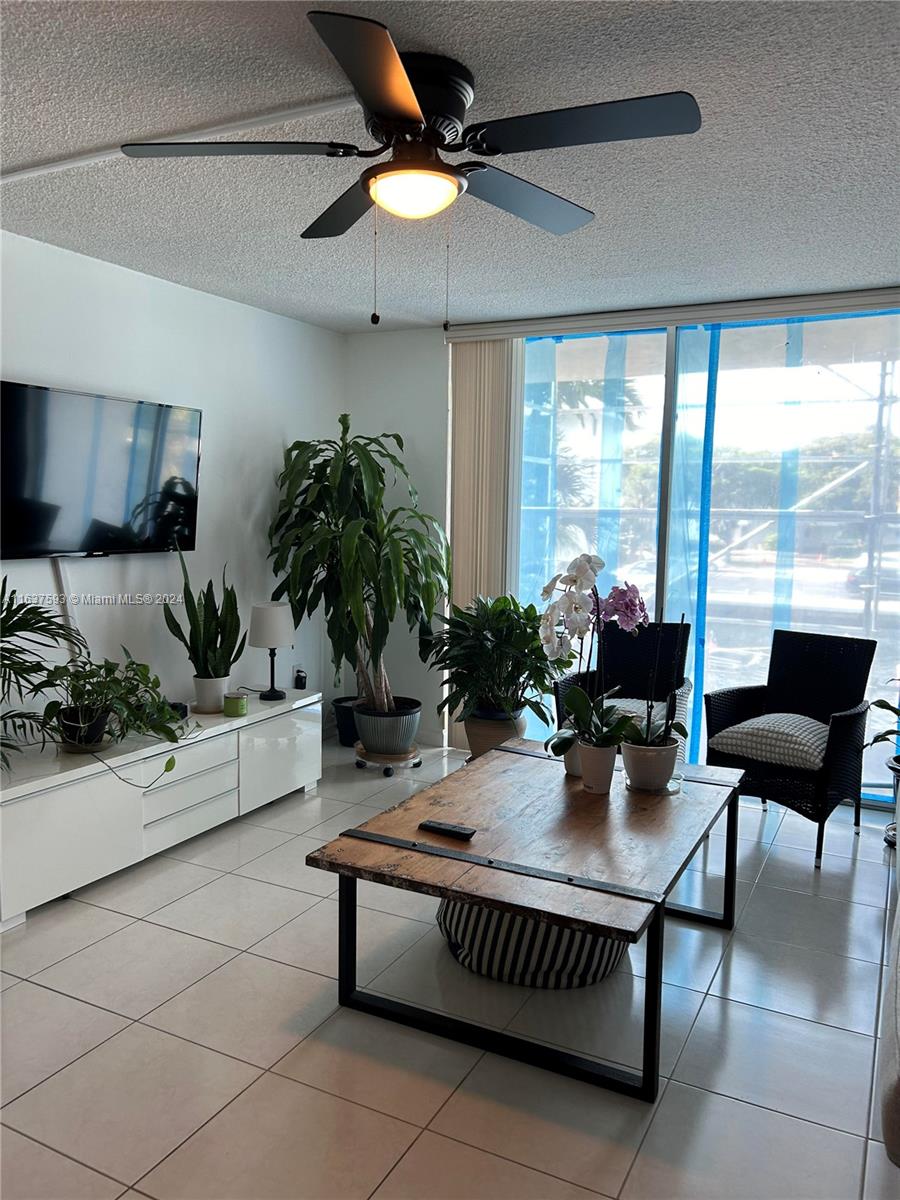 3750 Ne 170th St 208, North Miami Beach, Miami-Dade County, Florida - 1 Bedrooms  
1 Bathrooms - 