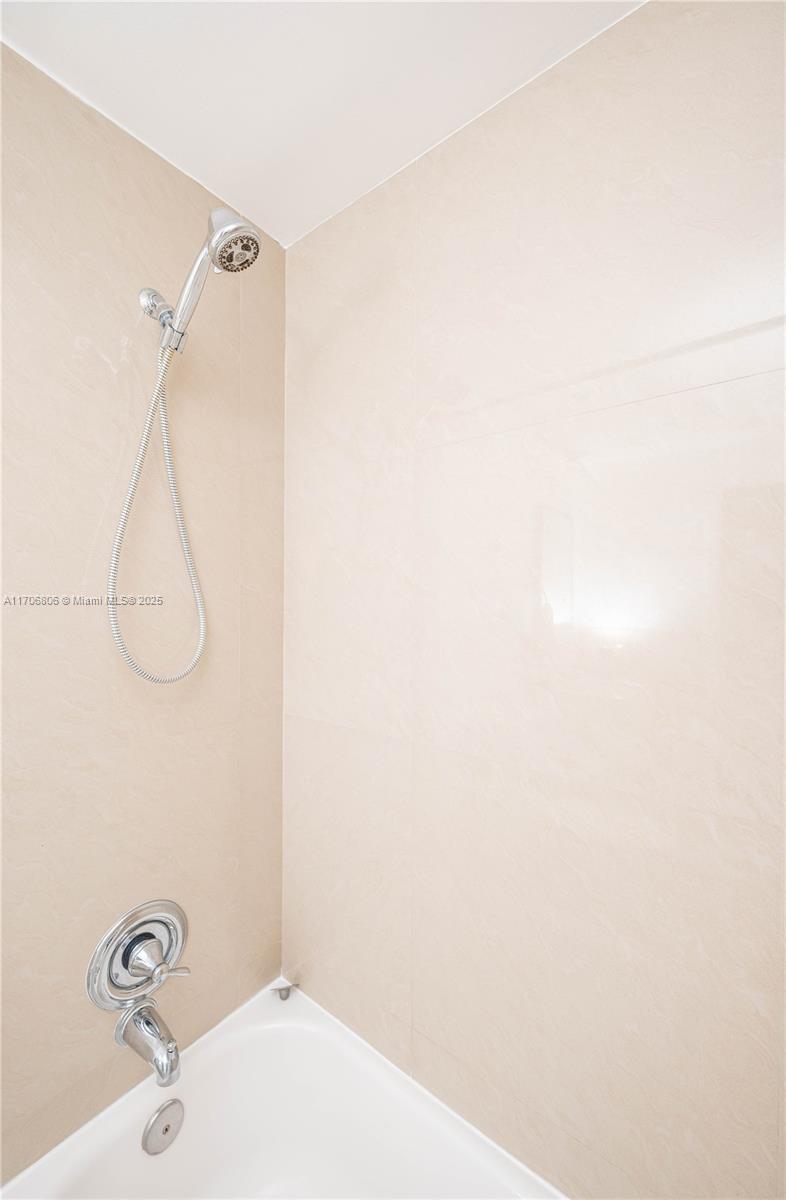 ALEXANDER TOWERS CONDO - Residential Lease