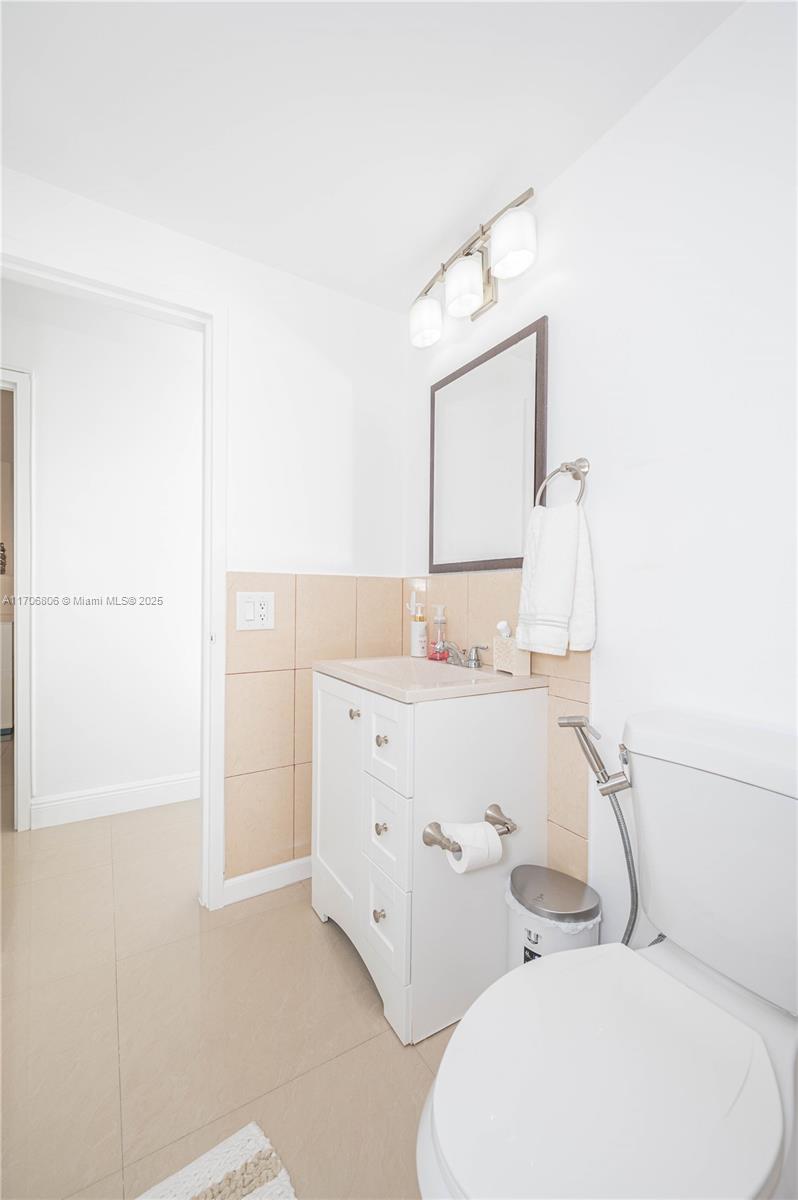 ALEXANDER TOWERS CONDO - Residential Lease