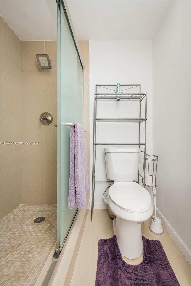 ALEXANDER TOWERS CONDO - Residential Lease