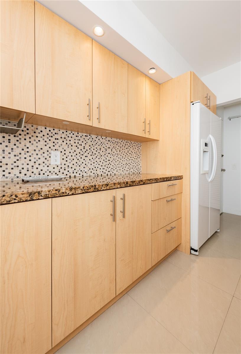 ALEXANDER TOWERS CONDO - Residential Lease