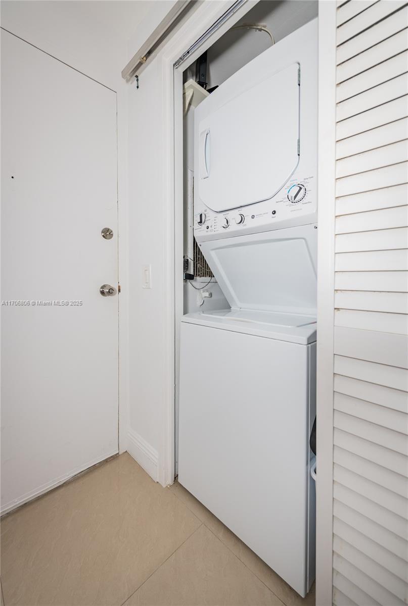 ALEXANDER TOWERS CONDO - Residential Lease