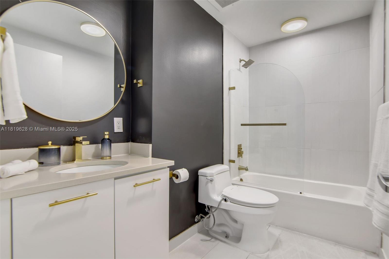 MIDBLOCK MIAMI CONDO - Residential Lease