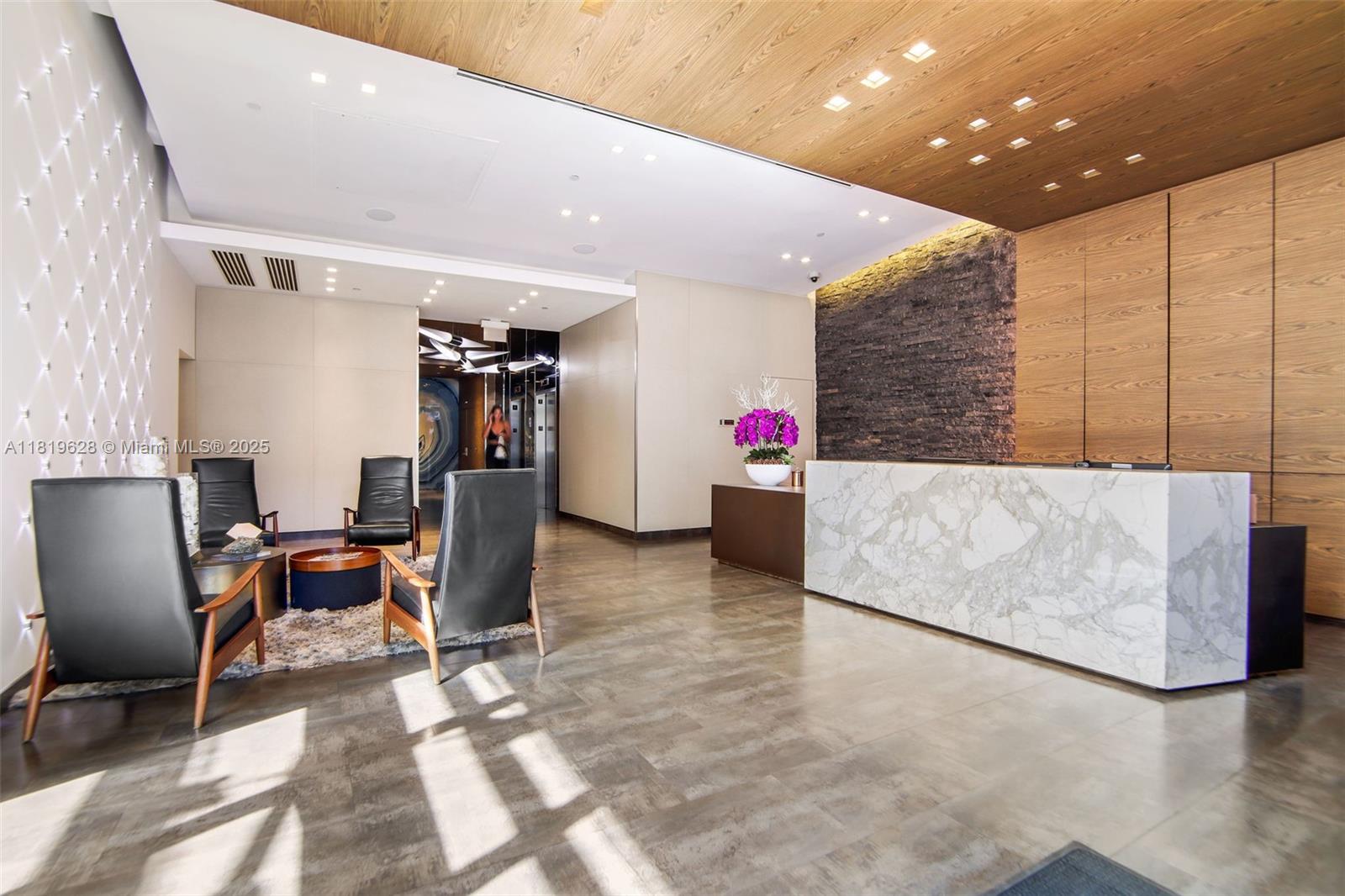 MIDBLOCK MIAMI CONDO - Residential Lease