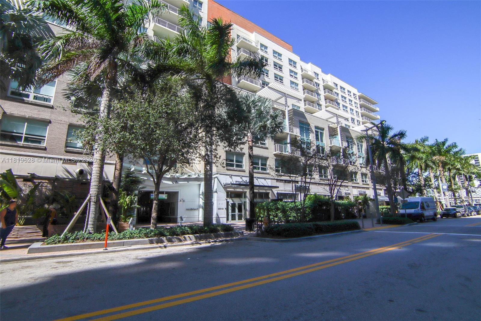 MIDBLOCK MIAMI CONDO - Residential Lease