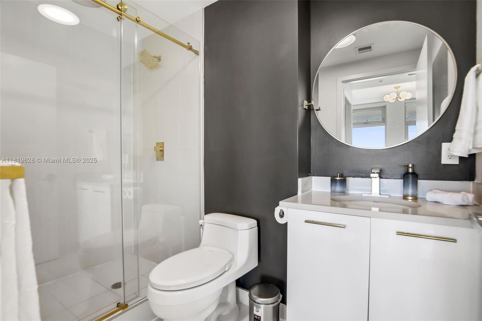 MIDBLOCK MIAMI CONDO - Residential Lease