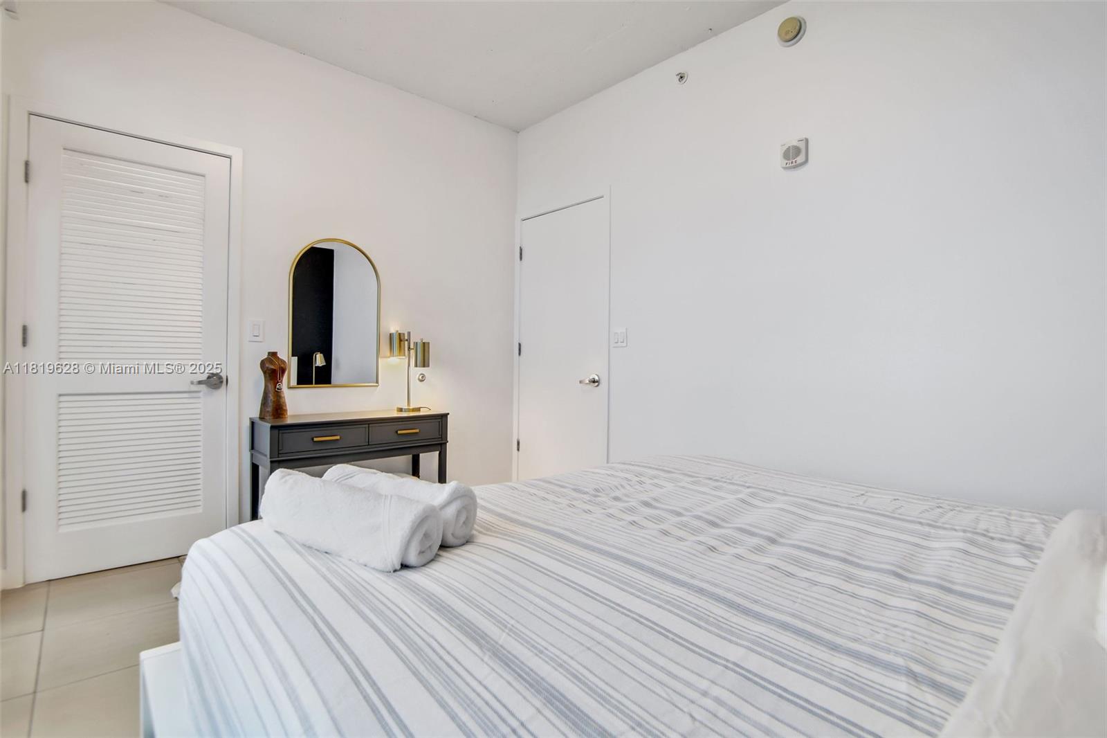 MIDBLOCK MIAMI CONDO - Residential Lease