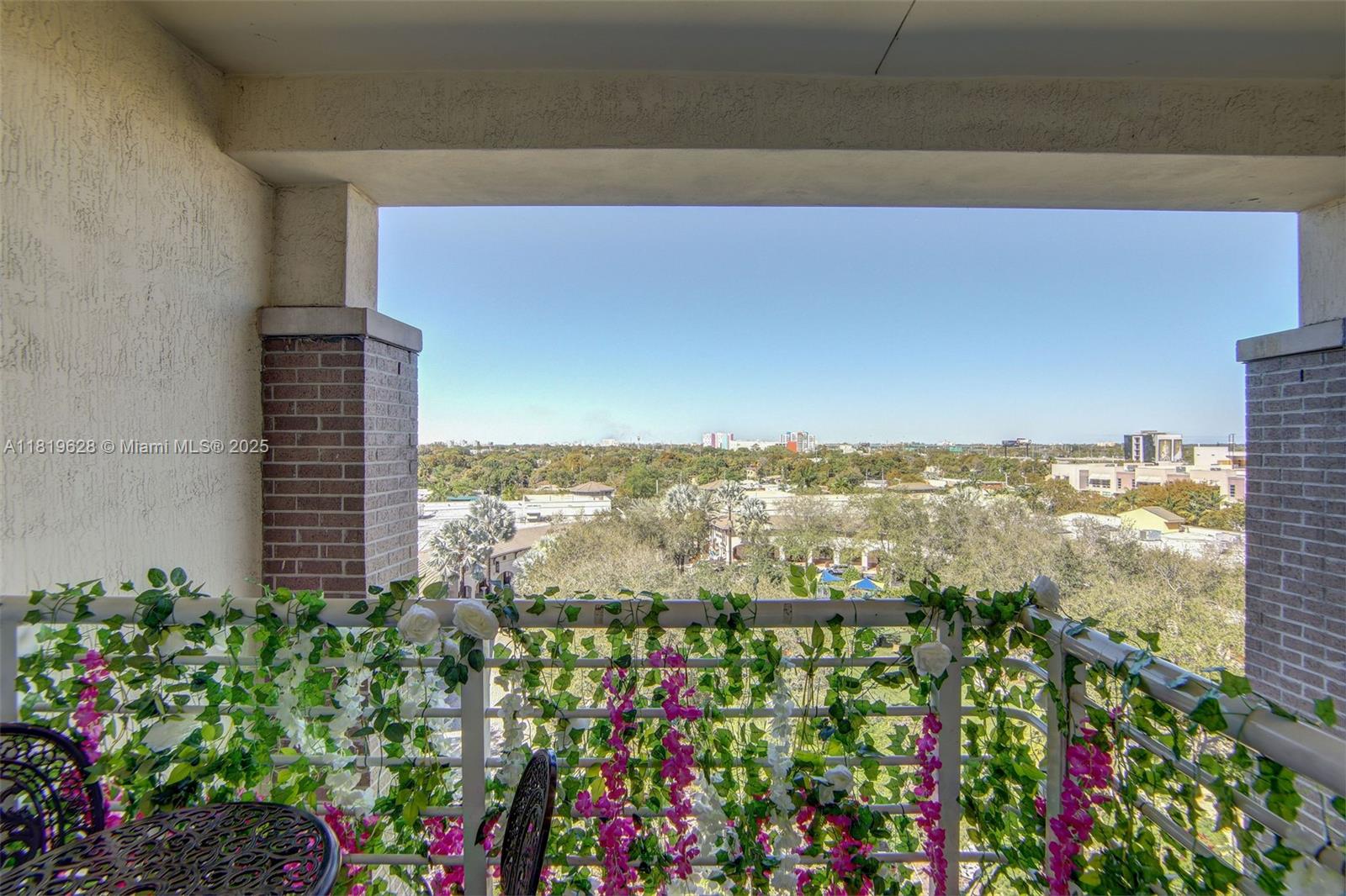 MIDBLOCK MIAMI CONDO - Residential Lease