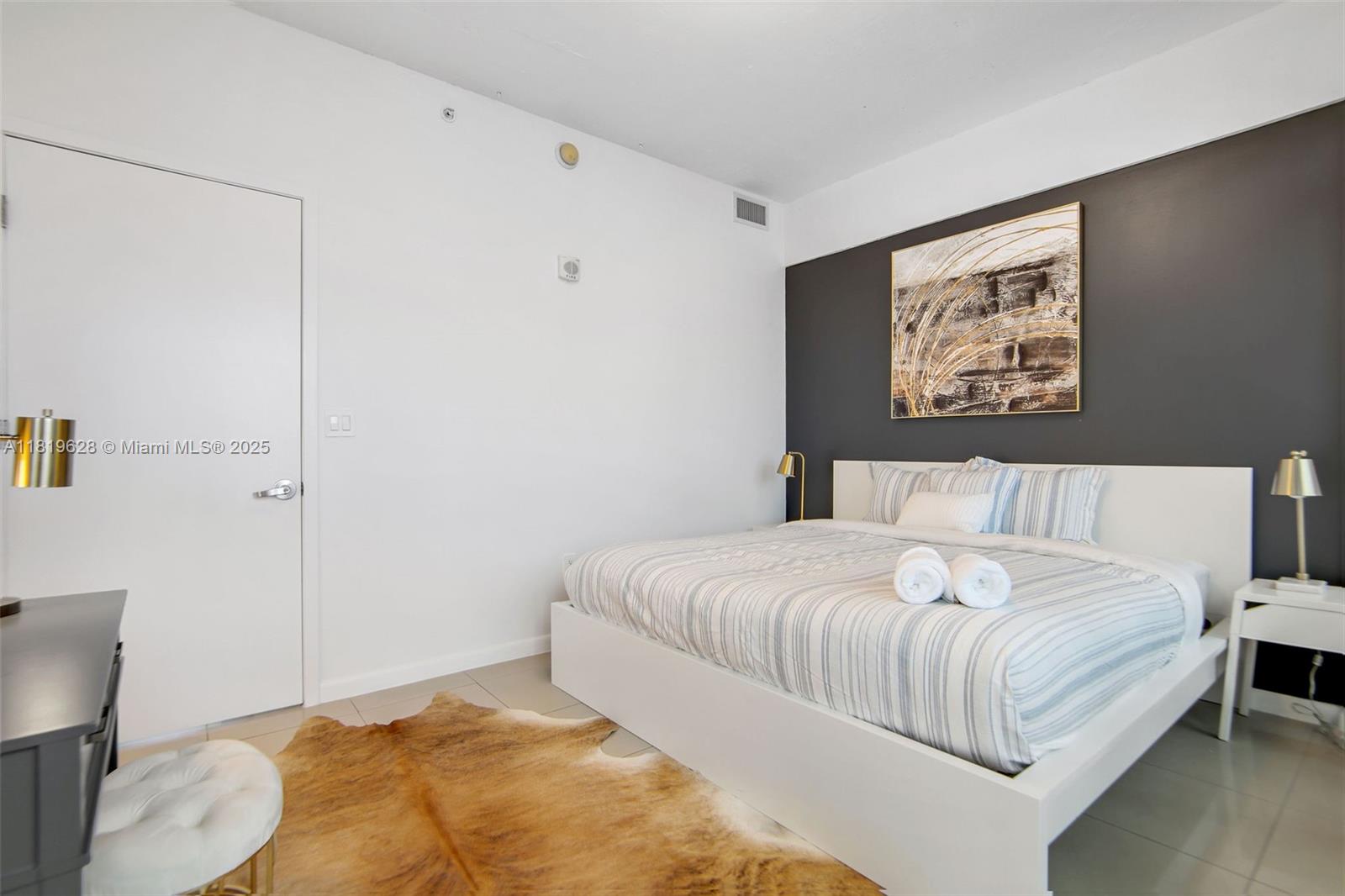MIDBLOCK MIAMI CONDO - Residential Lease