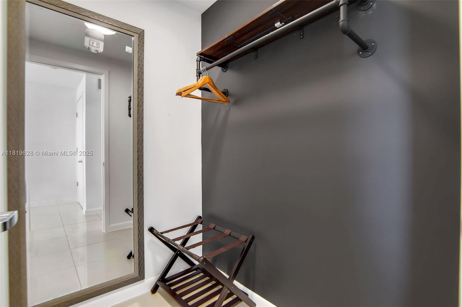 MIDBLOCK MIAMI CONDO - Residential Lease