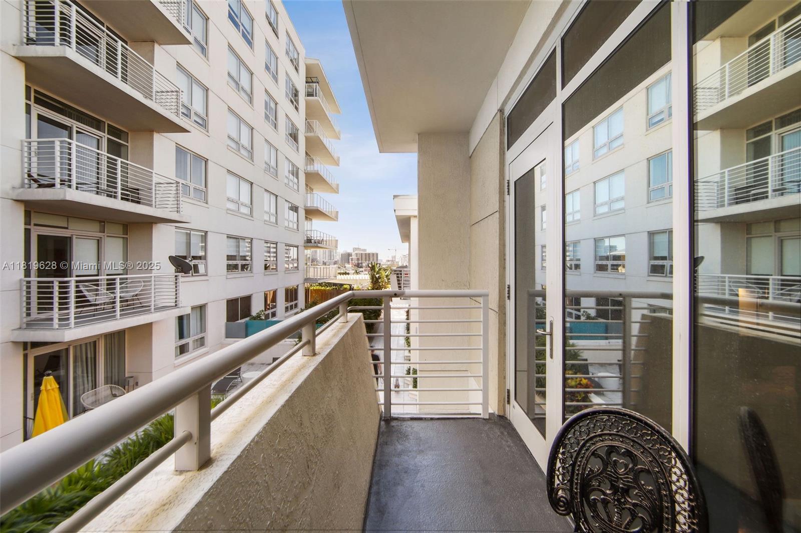 MIDBLOCK MIAMI CONDO - Residential Lease
