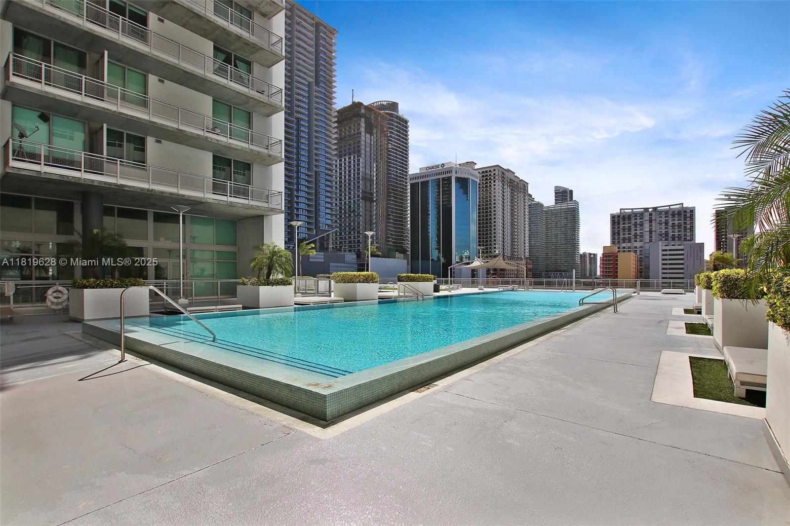 MIDBLOCK MIAMI CONDO - Residential Lease