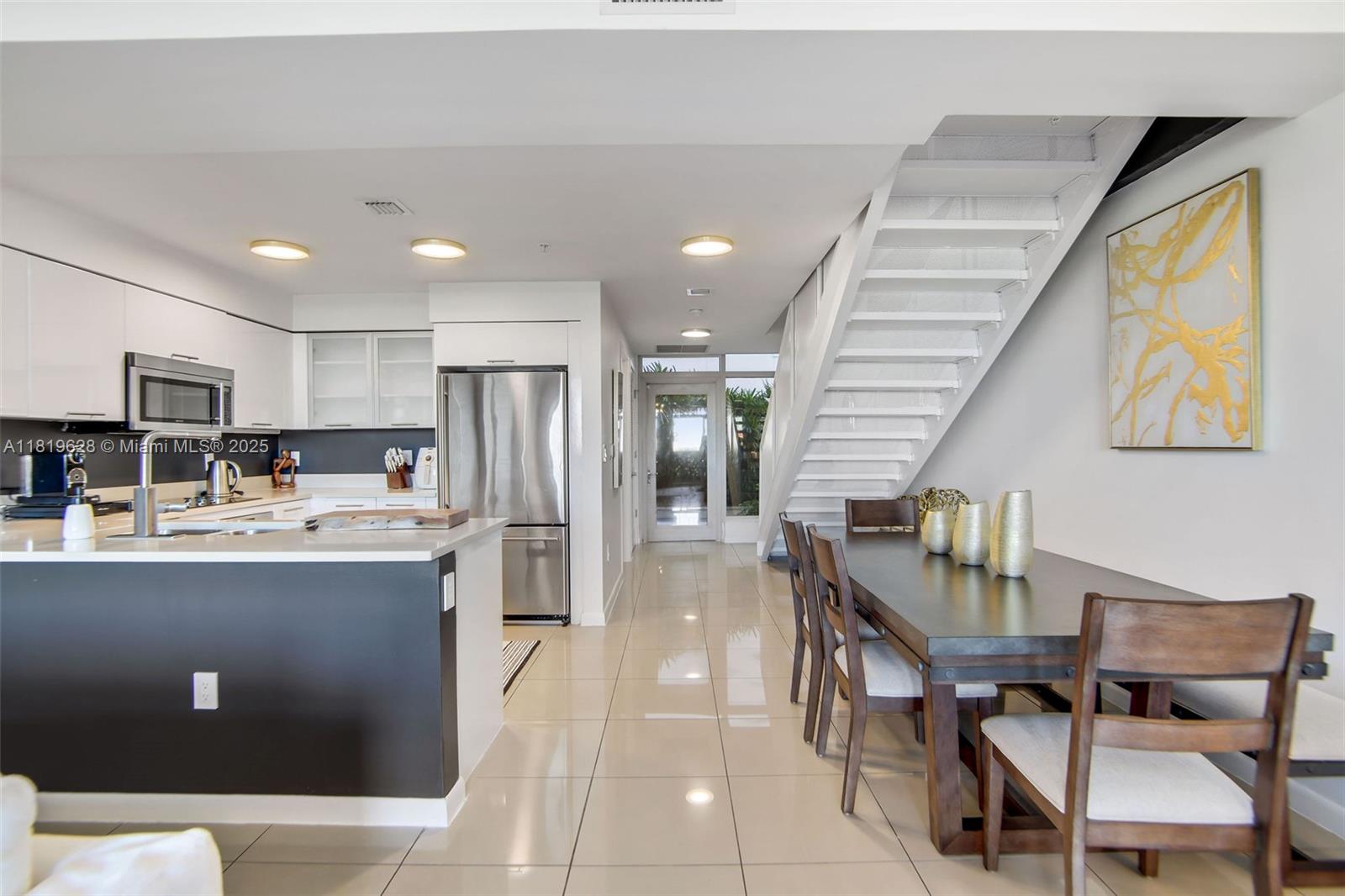 MIDBLOCK MIAMI CONDO - Residential Lease