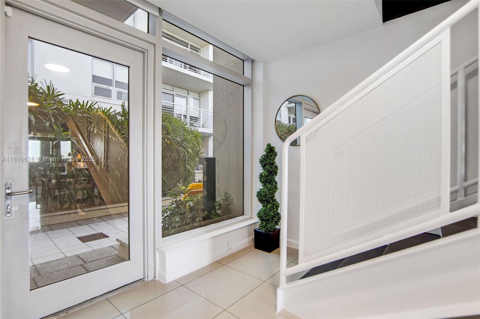 MIDBLOCK MIAMI CONDO - Residential Lease