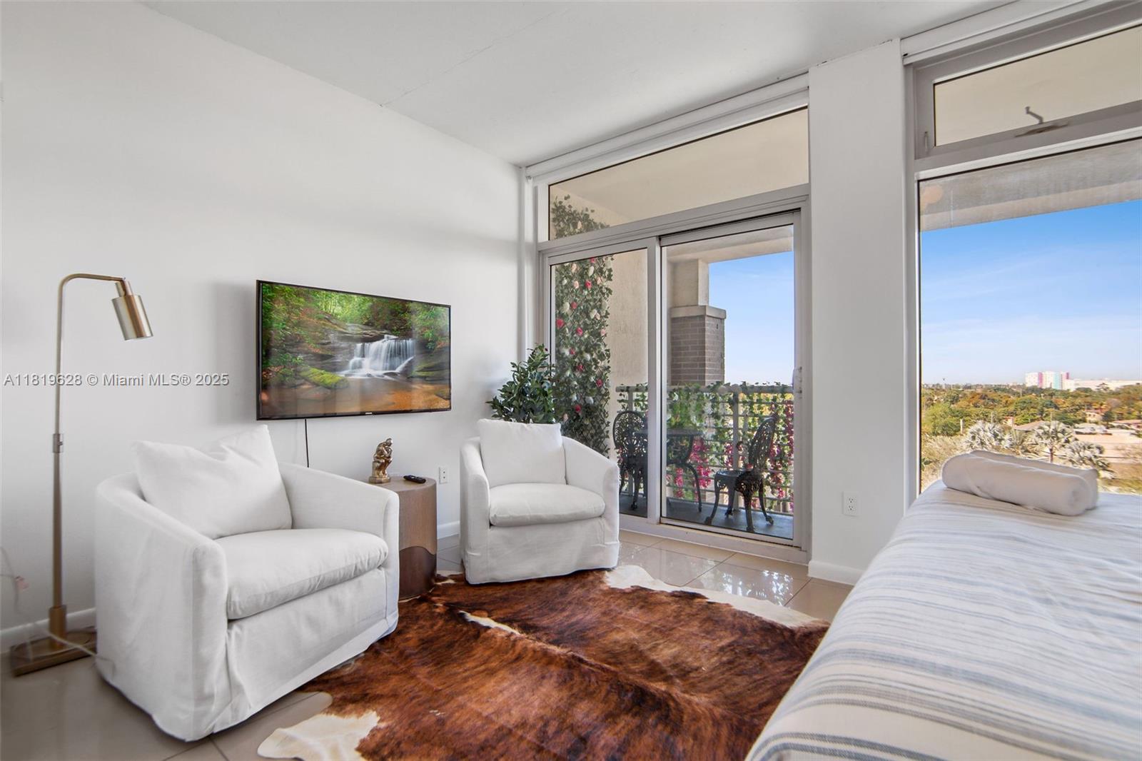 MIDBLOCK MIAMI CONDO - Residential Lease