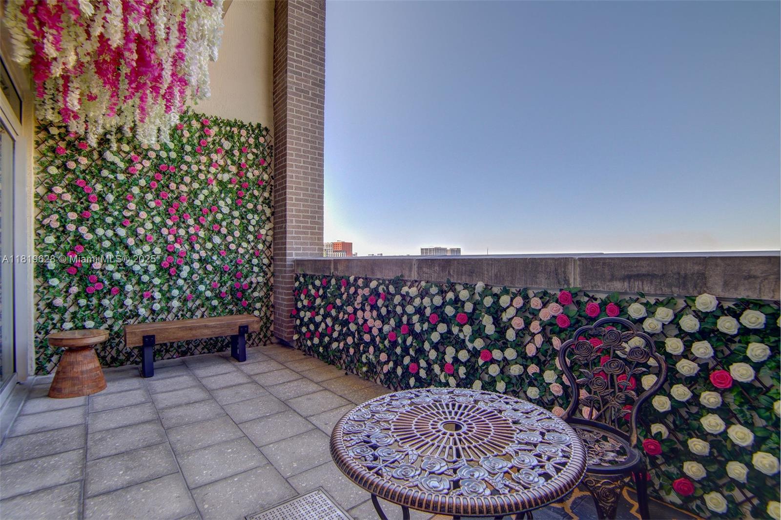 MIDBLOCK MIAMI CONDO - Residential Lease