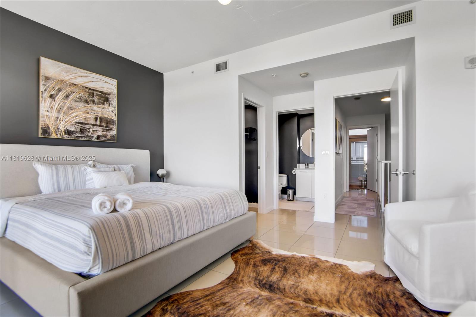 MIDBLOCK MIAMI CONDO - Residential Lease