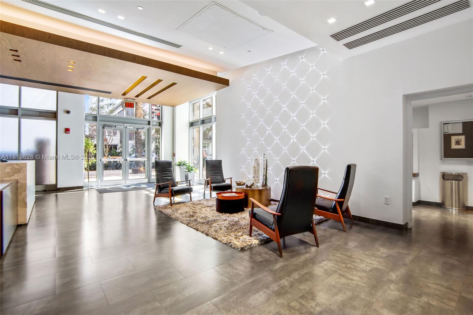 MIDBLOCK MIAMI CONDO - Residential Lease