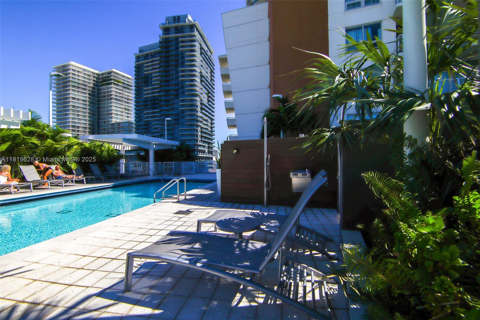 MIDBLOCK MIAMI CONDO - Residential Lease