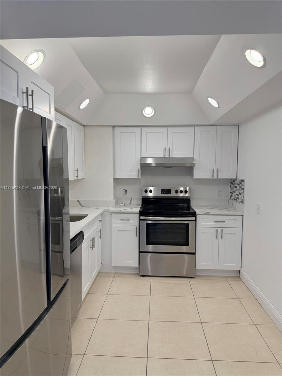 100 Bayview Dr 903