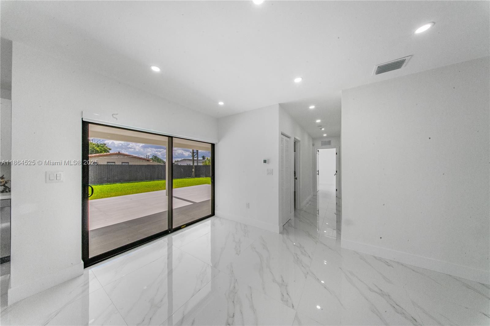 CORAL GARDENS - Residential