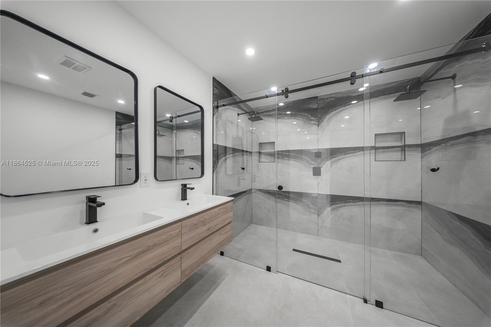 CORAL GARDENS - Residential