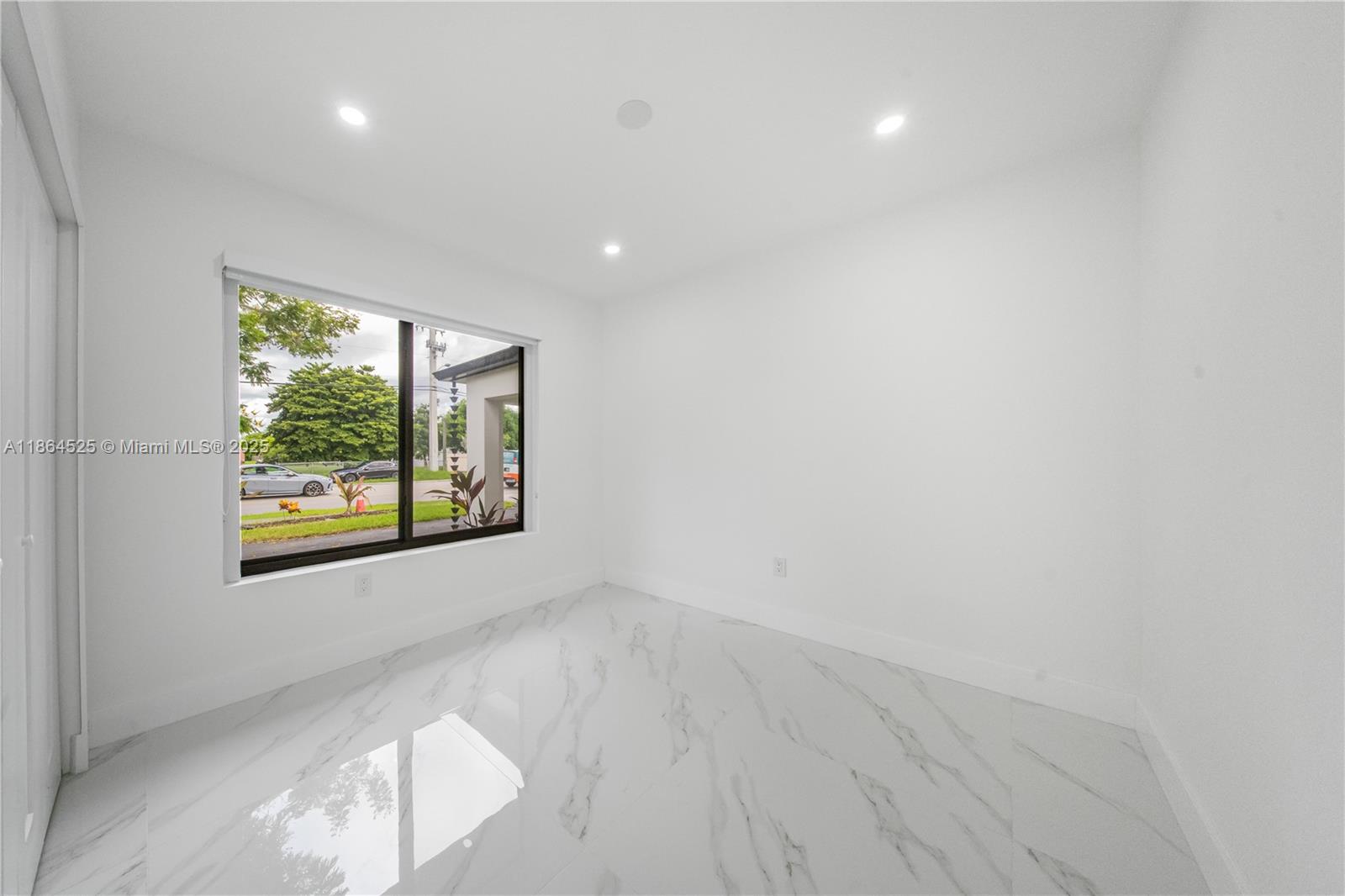 CORAL GARDENS - Residential