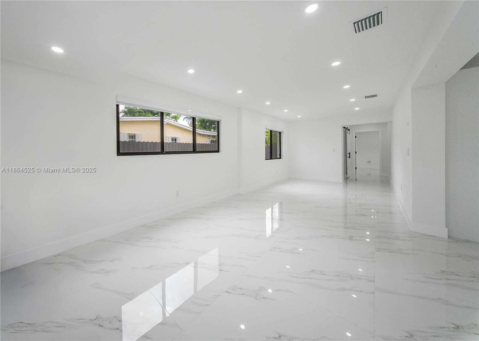 CORAL GARDENS - Residential