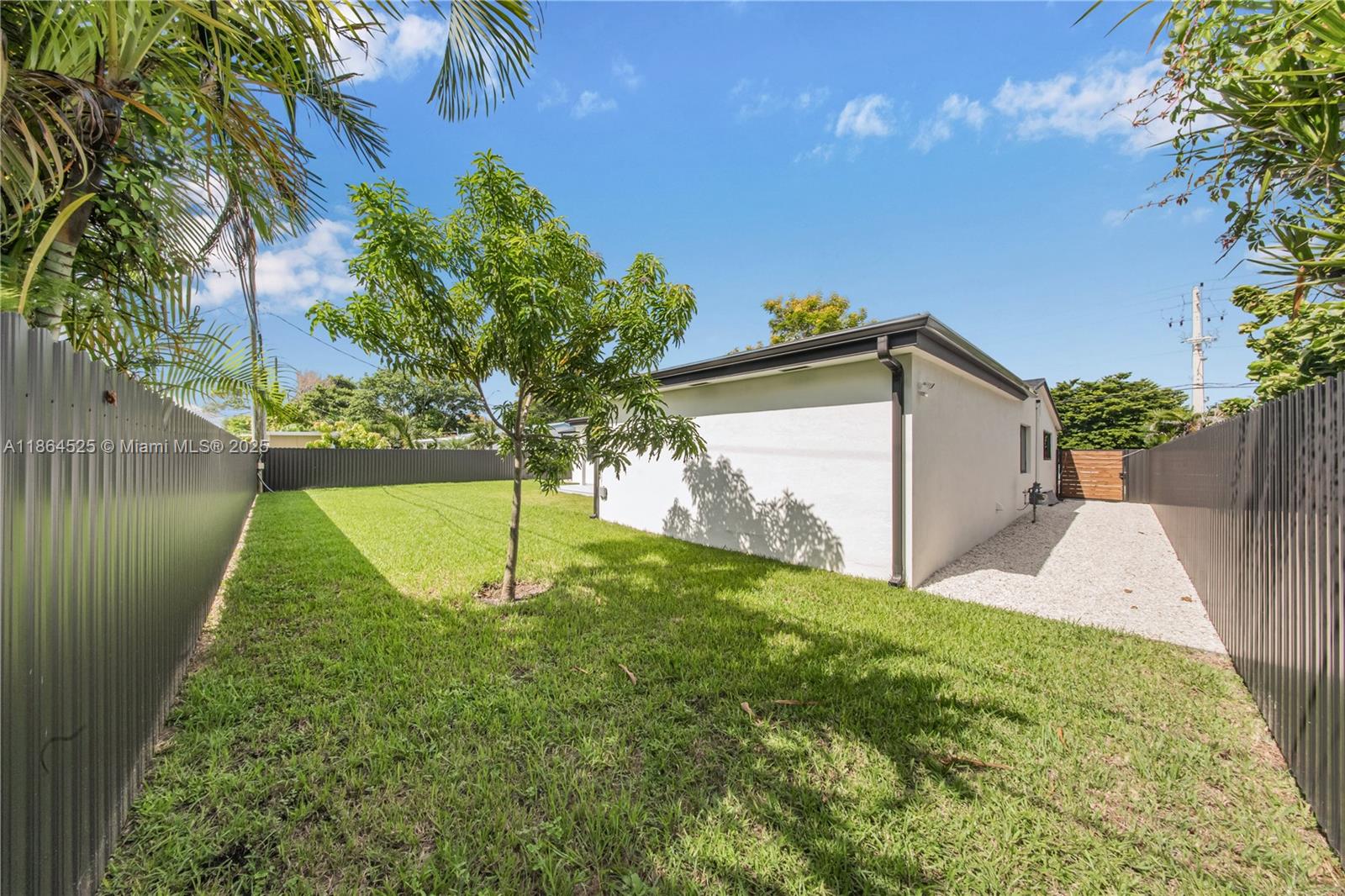 CORAL GARDENS - Residential