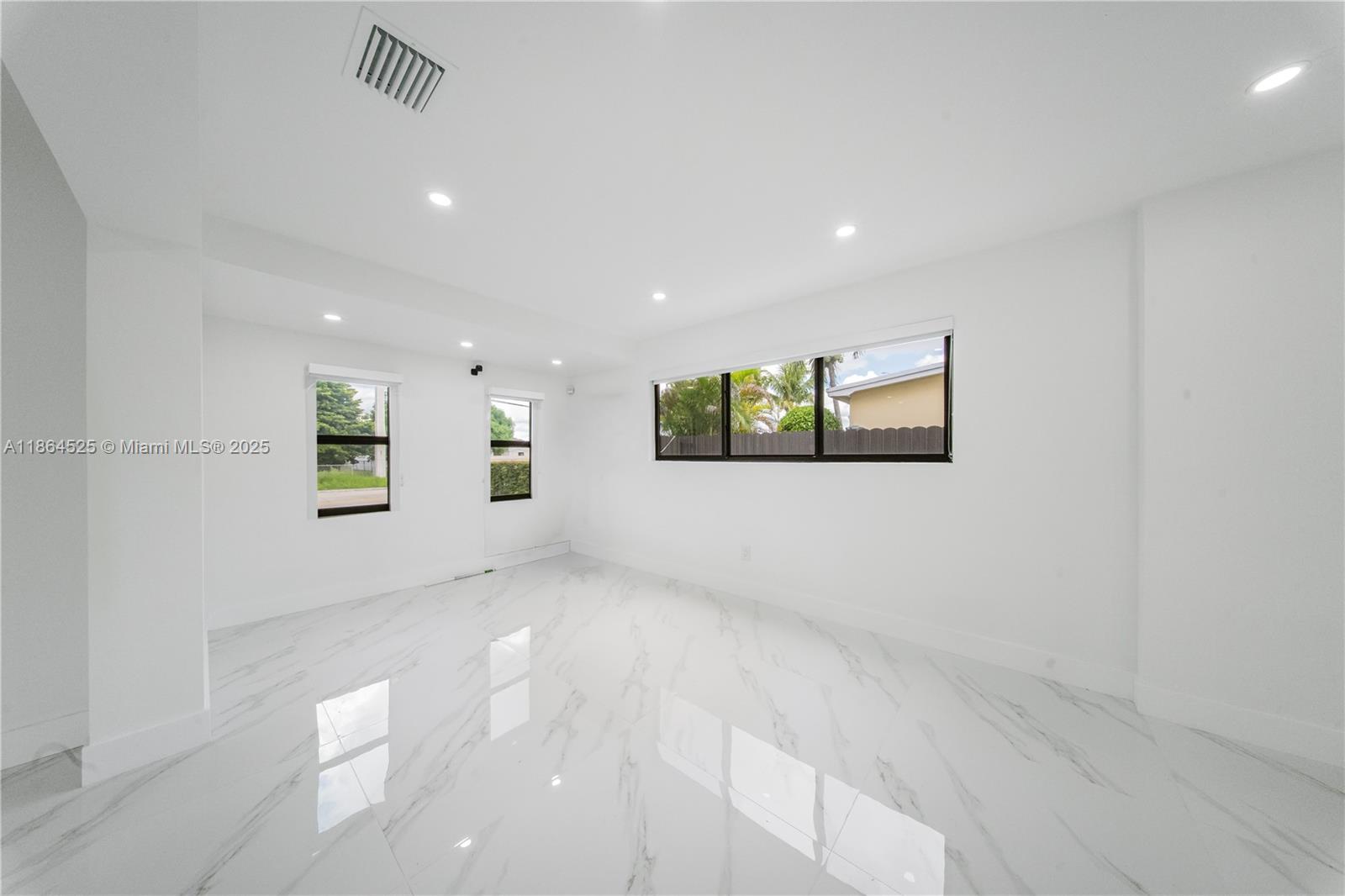 CORAL GARDENS - Residential