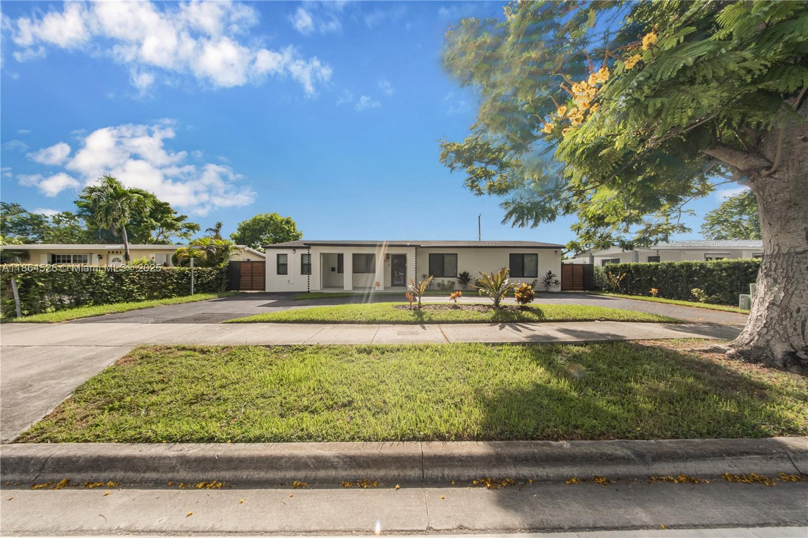 CORAL GARDENS - Residential