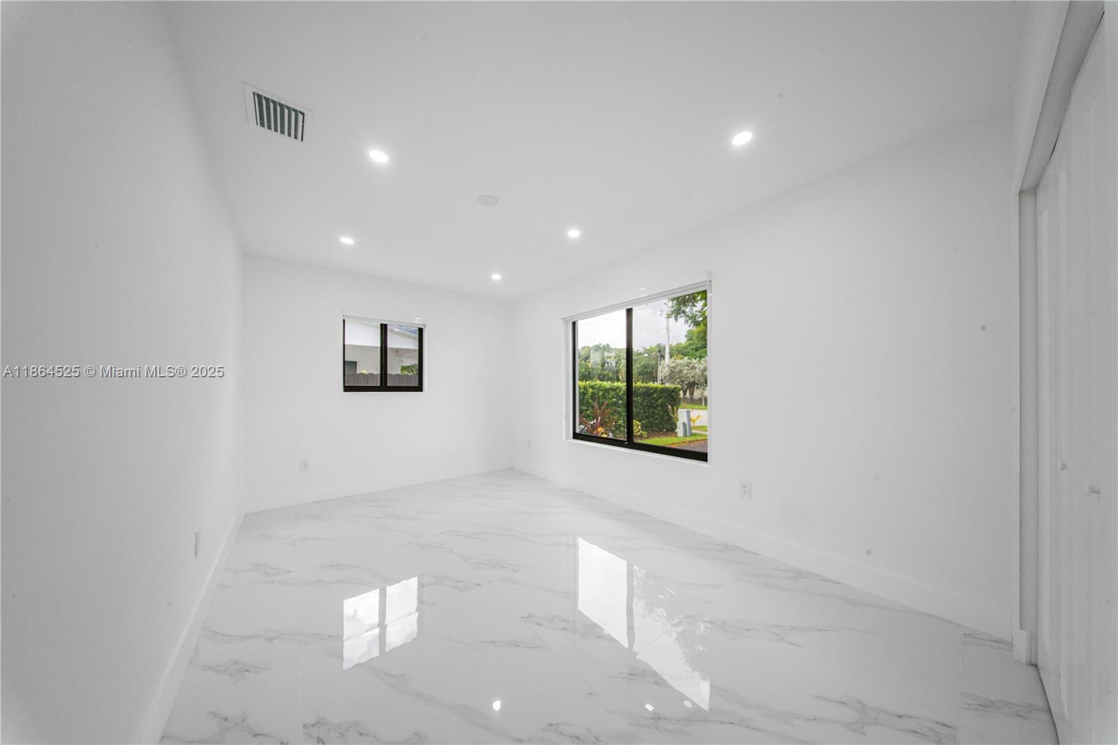 CORAL GARDENS - Residential