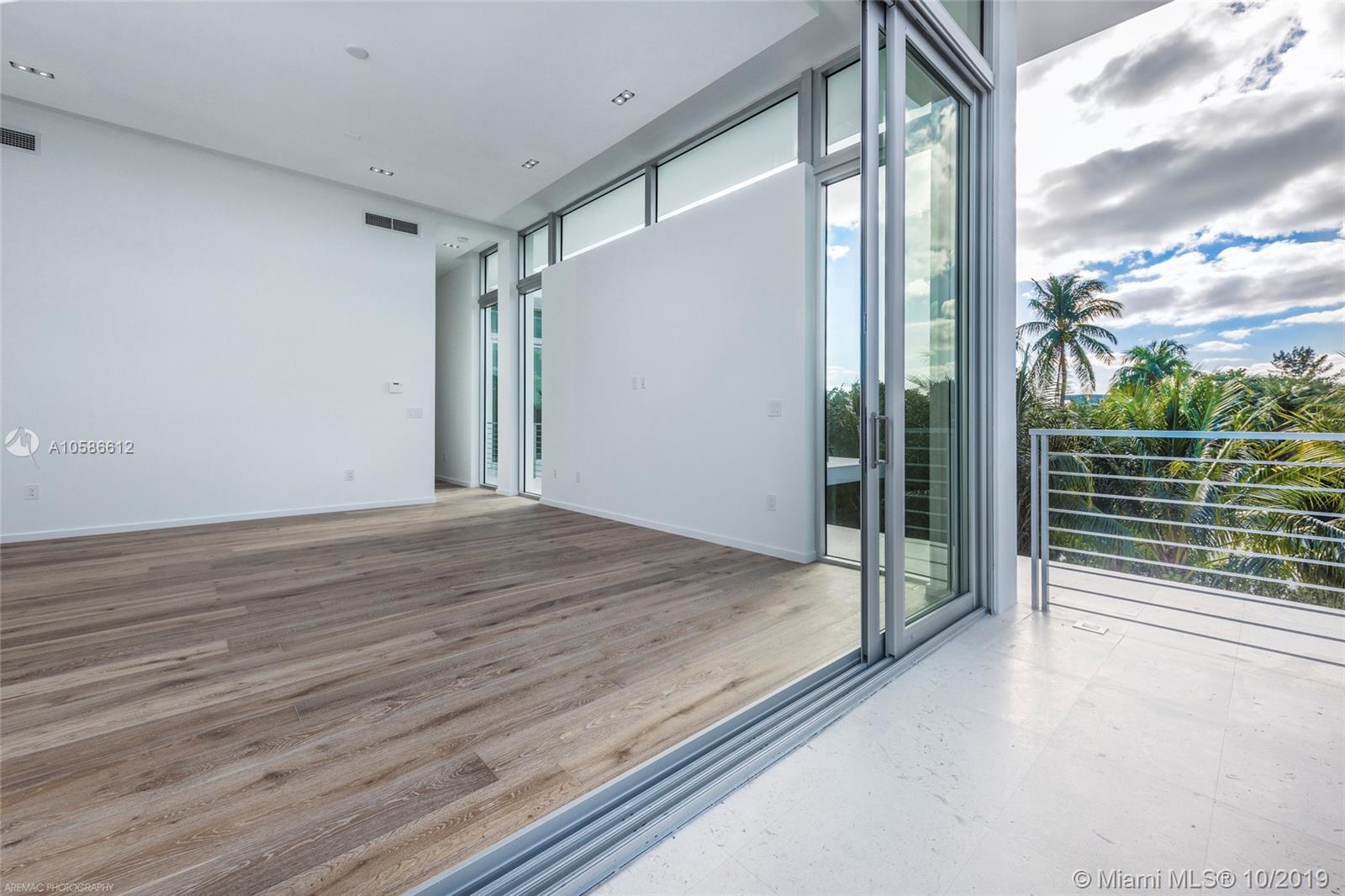 TROPICAL ISLE HOMES SUB 4 - Residential