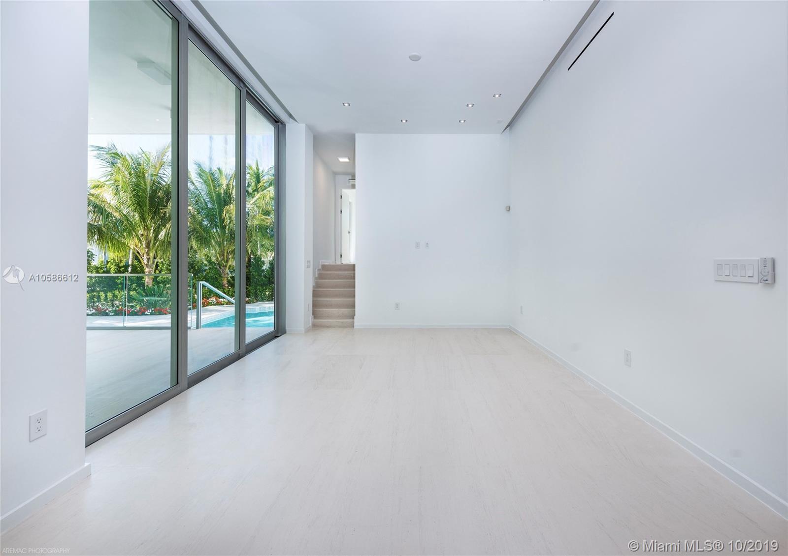 TROPICAL ISLE HOMES SUB 4 - Residential