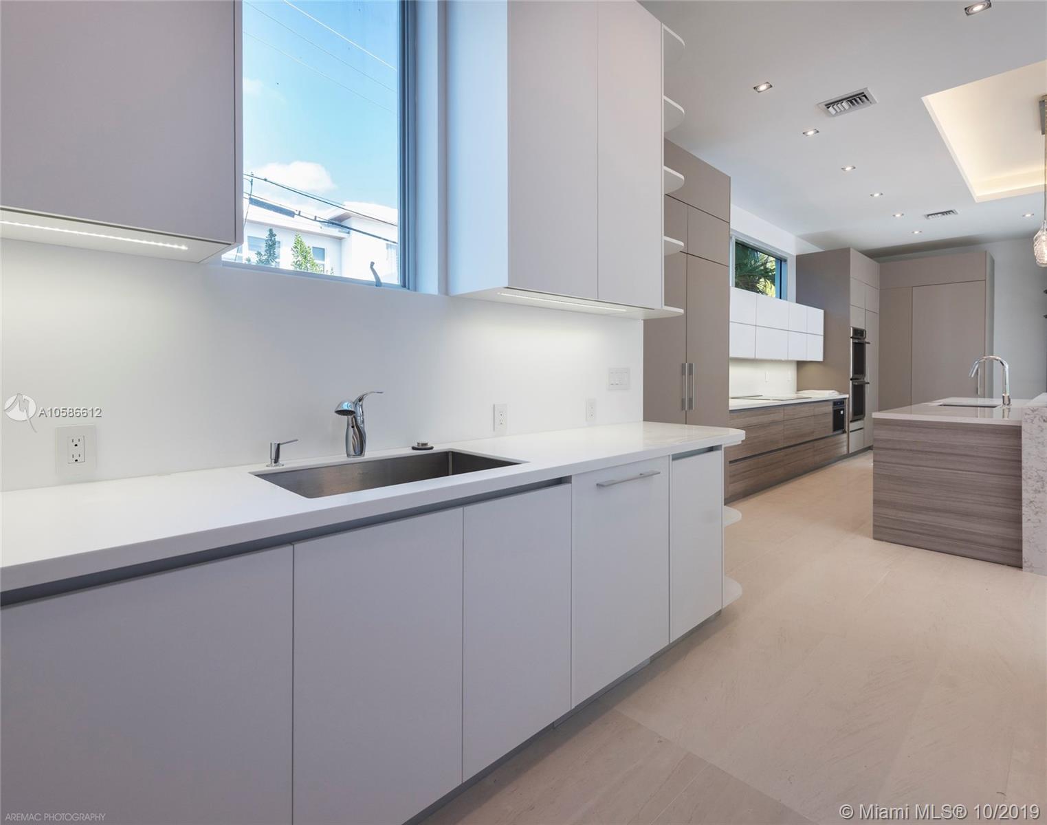 TROPICAL ISLE HOMES SUB 4 - Residential