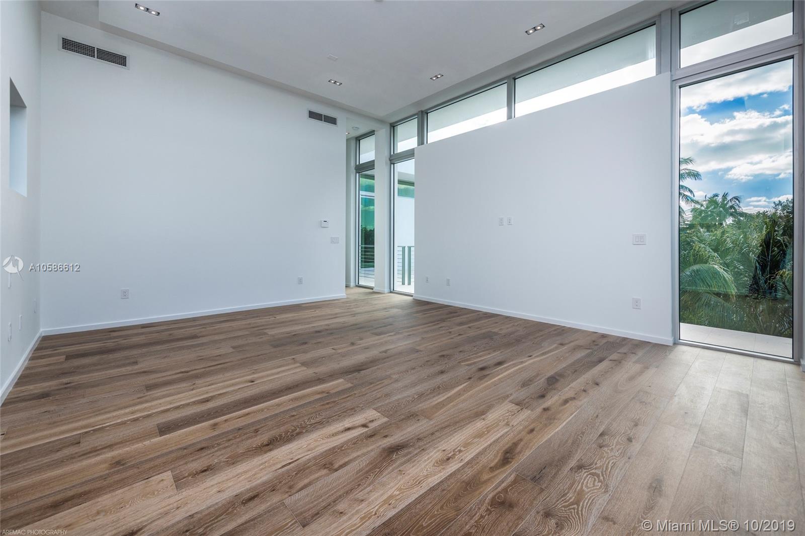 TROPICAL ISLE HOMES SUB 4 - Residential