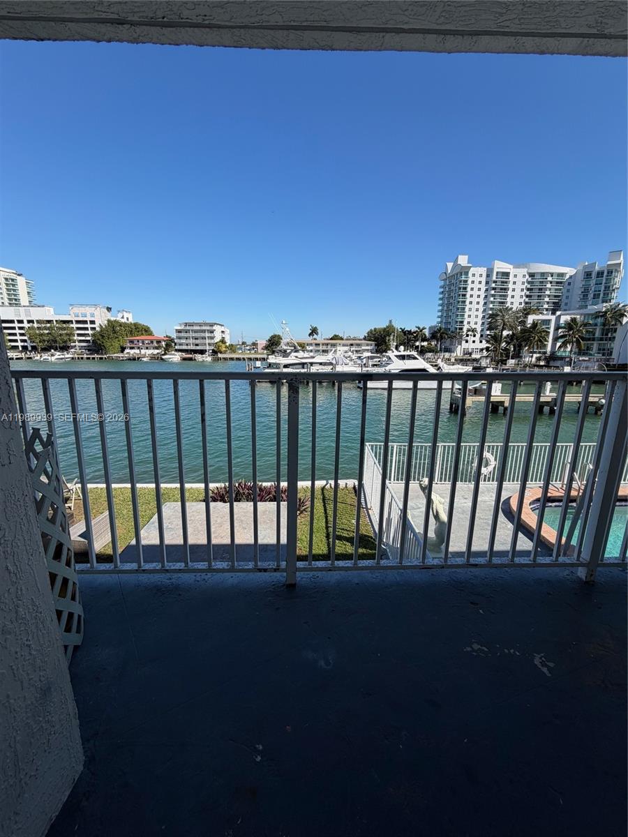 HARBOR ISLAND - Residential Lease