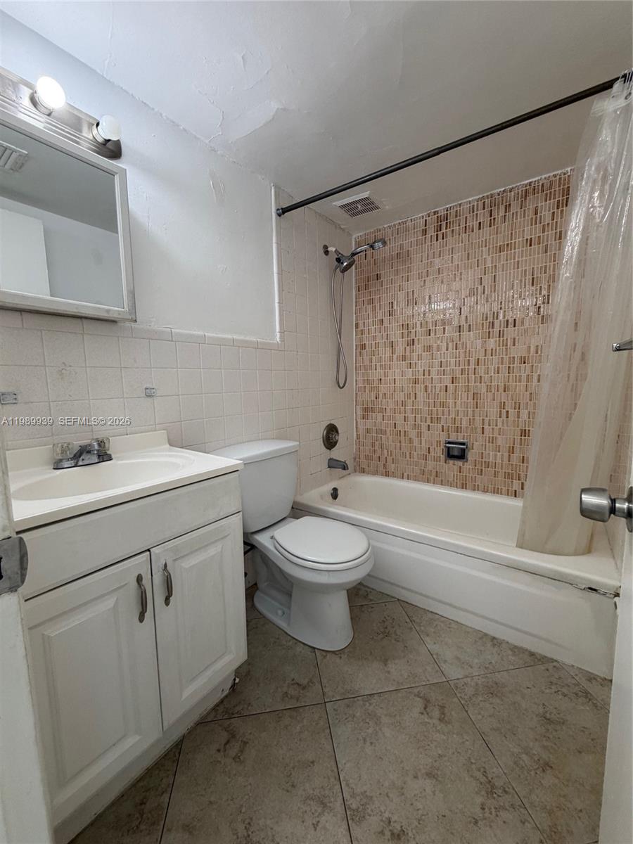 HARBOR ISLAND - Residential Lease