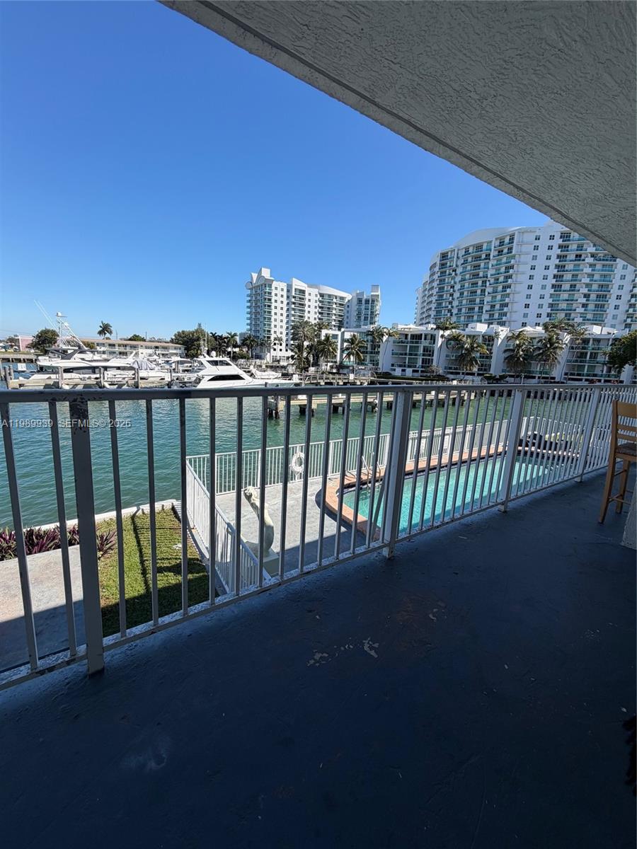 HARBOR ISLAND - Residential Lease